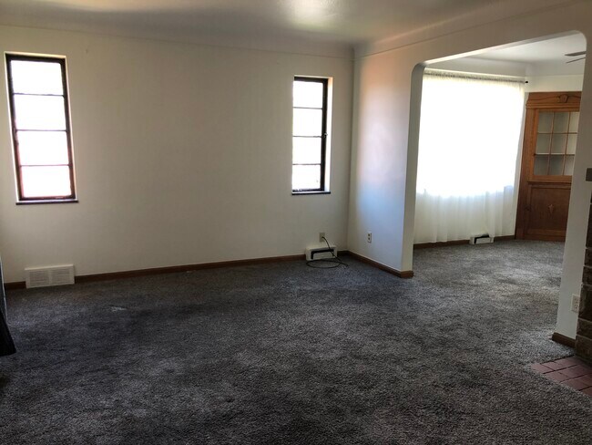 lots of natural light - 6601 Pearl Rd