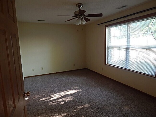 Building Photo - 6010 Rocky River Dr