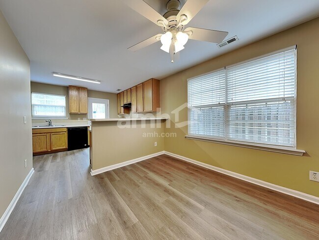 Foto del edificio - 5829 Bryanstone Pl