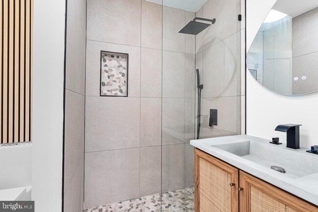 Building Photo - 39 Upper Lakeview Ave