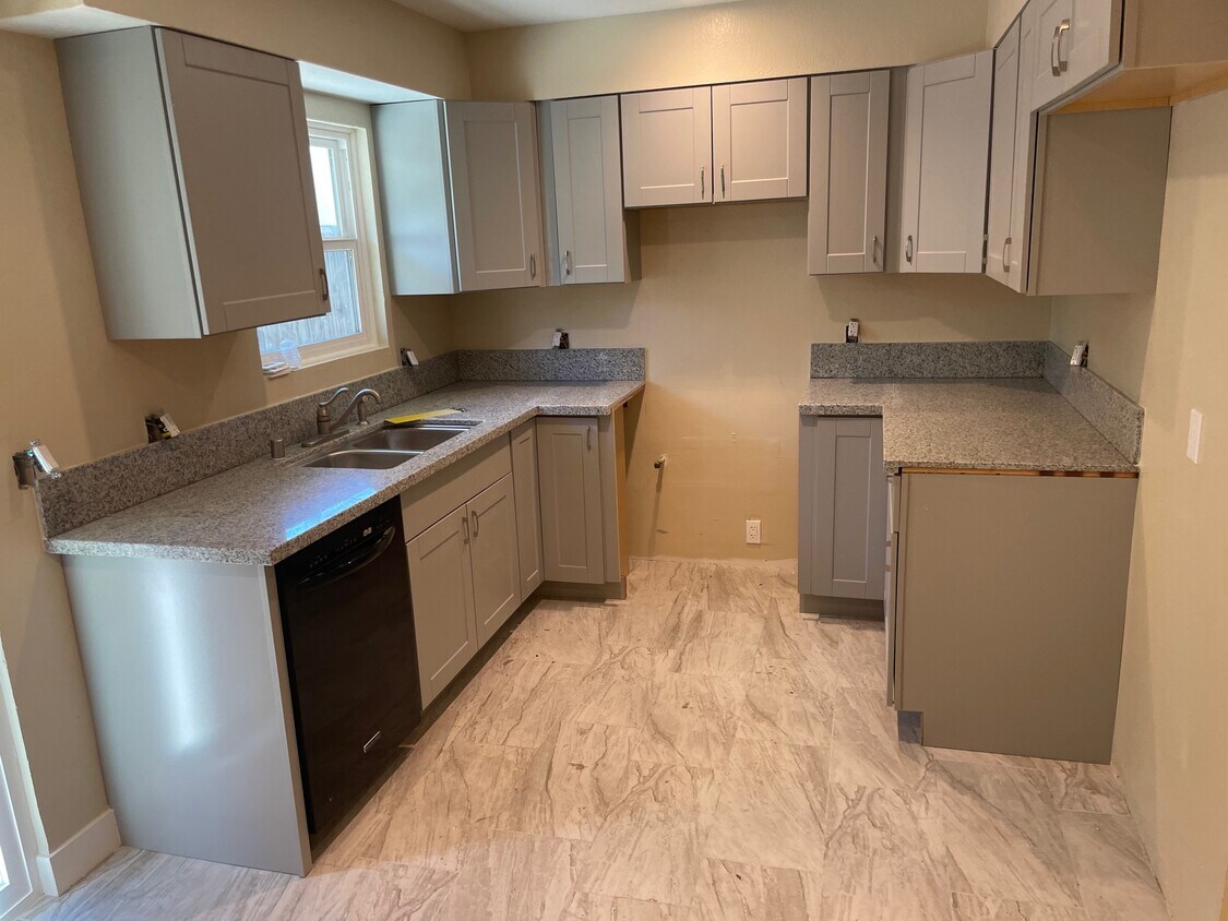 KITCHEN - 32150 Aurora Vista Rd