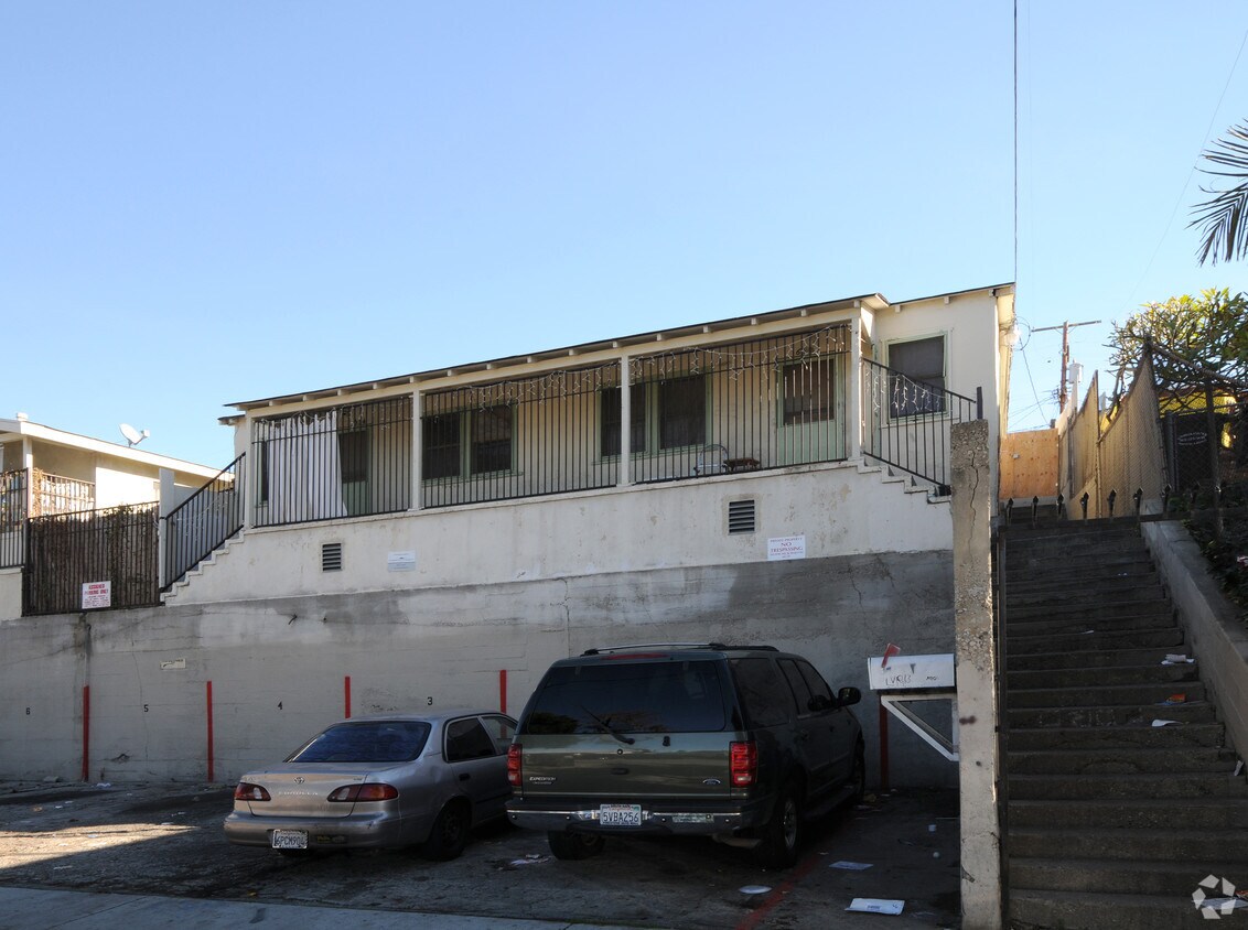 Foto del edificio - 628-634 S Bonnie Beach Pl