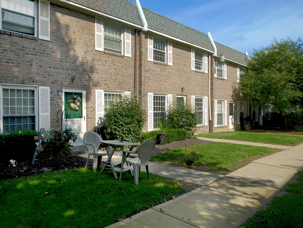 Primary Photo - Forest Station Apartments