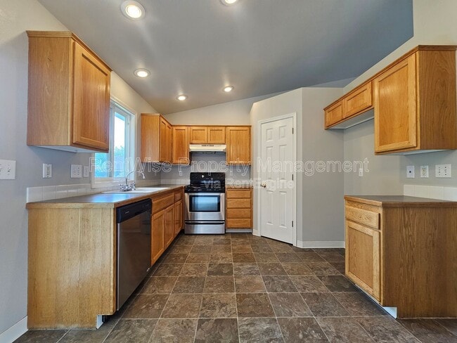 Building Photo - 642 Togstad Ct