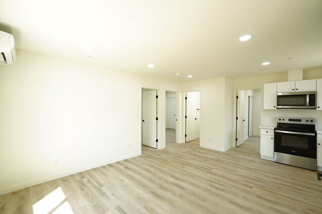 Foto del edificio - 4805 Charlotte Way
