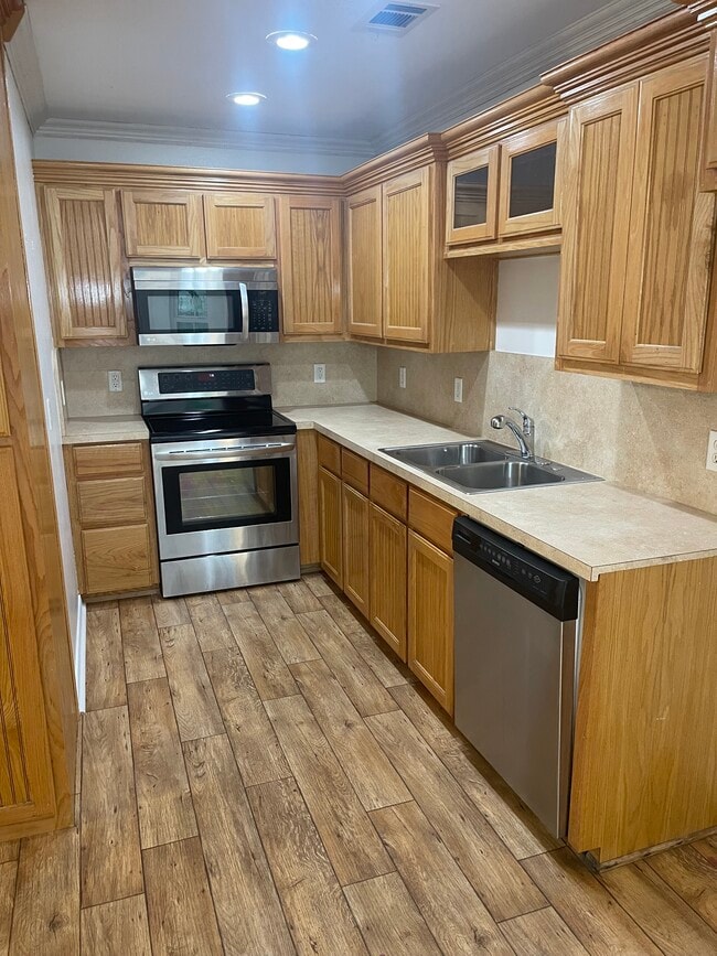 kitchen - 2099 Edgewood Ln