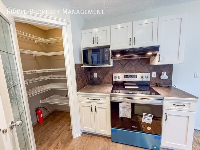 Building Photo - Modern 3 Beds, 3.5 Baths Single- Family | ...
