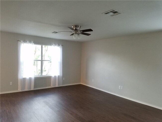 Foto del edificio - 650 Goldenrod St