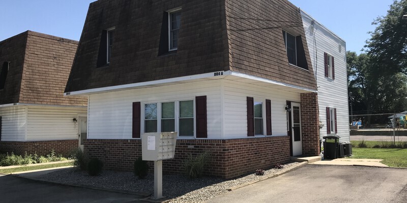 Foto principal - 804 W Oak Lane
