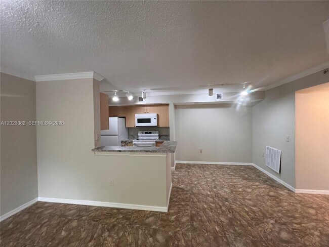 Building Photo - 2496 Centergate Dr