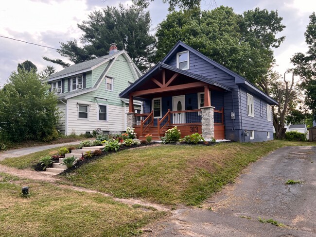 Foto del edificio - 313 Clover Ridge Dr