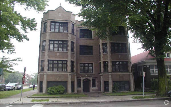 Foto principal - 8101 S Loomis Blvd