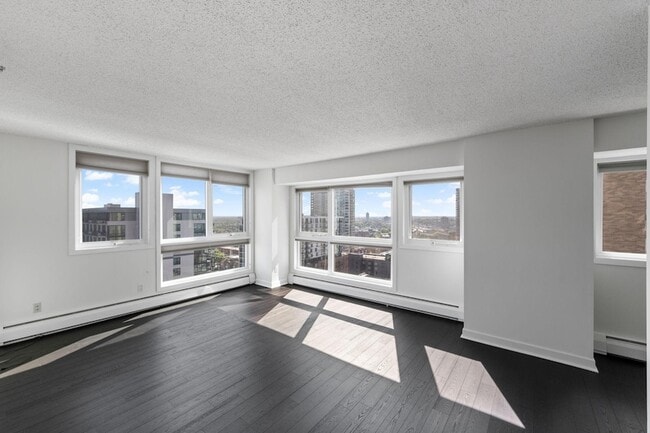 Building Photo - 433 S 7th St