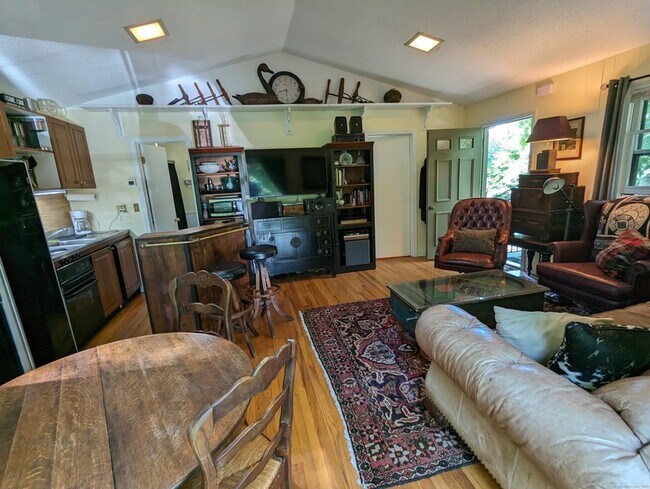 Foto del edificio - 3 Wild Rose Ln