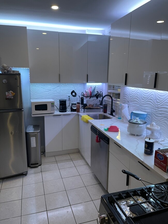 Building Photo - 148 London St