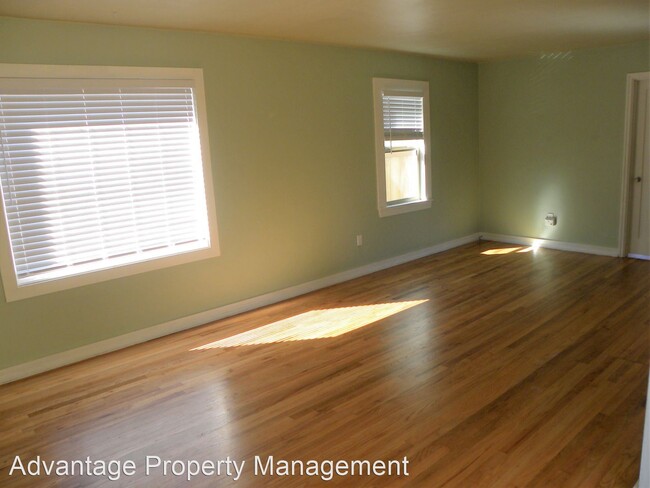 Building Photo - 2 br, 1 bath House - 2013 NW Tyler Ave