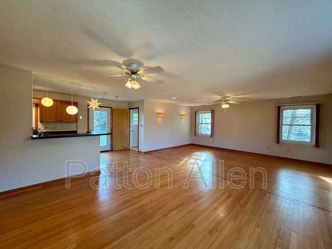 Building Photo - 74 Oakdale Dr