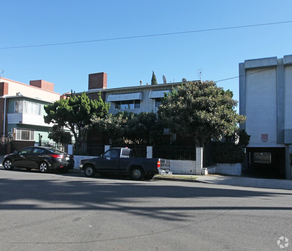 Building Photo - 1742 Mariposa Ave