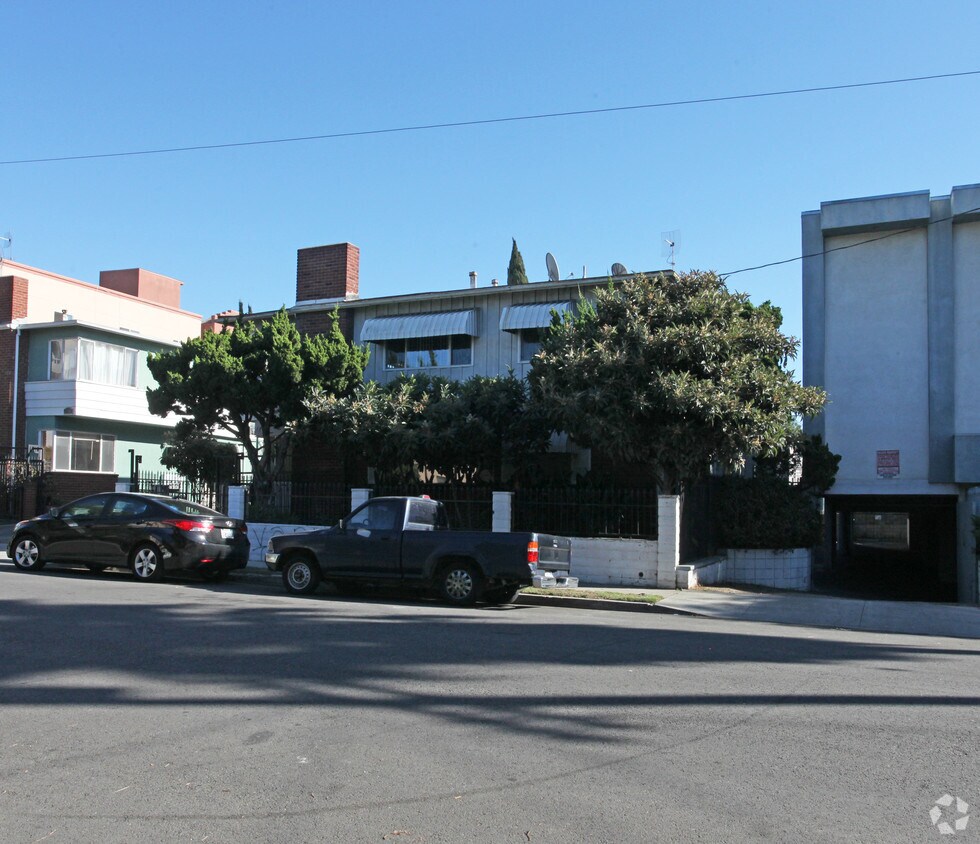 Foto del edificio - 1742 Mariposa Ave
