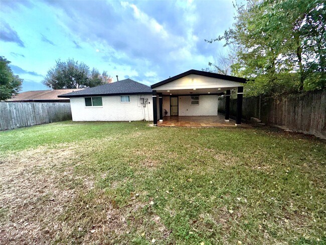 Foto del edificio - 2134 Rainy River Dr