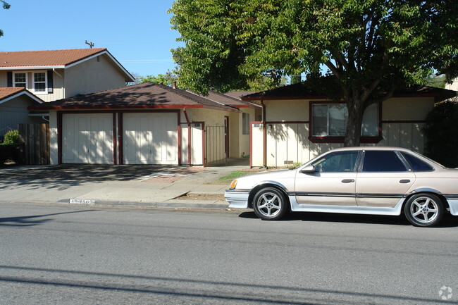 Foto del edificio - 1509-1511 Eden Ave