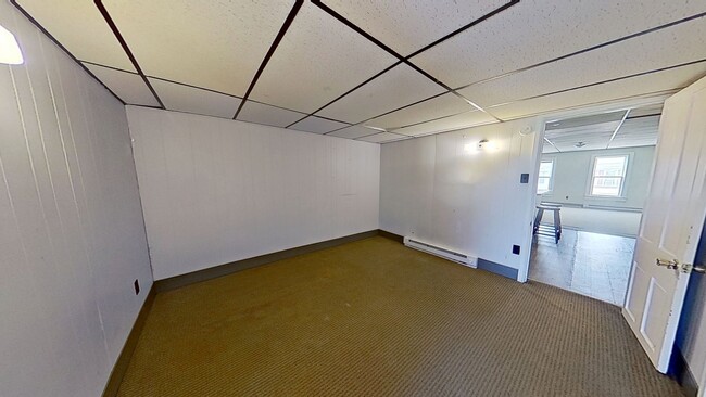 Foto del edificio - Spacious 2nd Floor Apartment