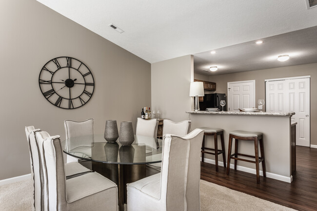 Comedor y desayunador - Wheaton Village Apartments