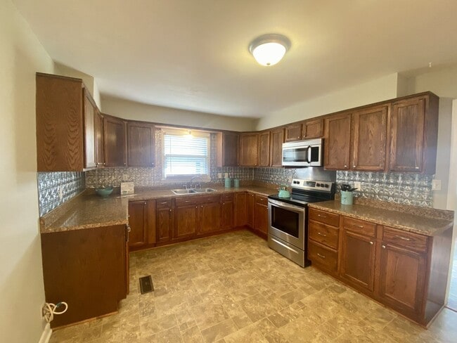 Building Photo - Cozy Two Bedroom in the Heart of Adairville