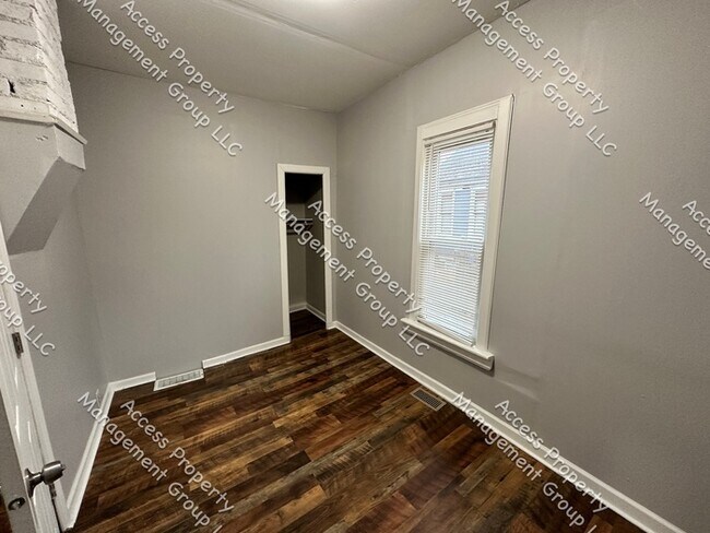 Building Photo - Updated One Bedroom Apt Heritage Hill Unit D