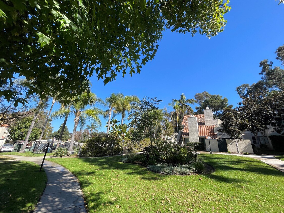 Foto principal - 313 N Melrose Dr
