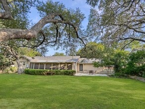 Building Photo - 635 Rockhill Dr