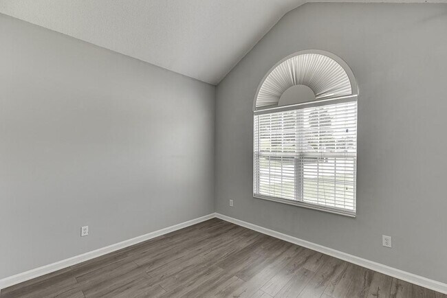 Foto del edificio - 2464 Laurelfield Dr