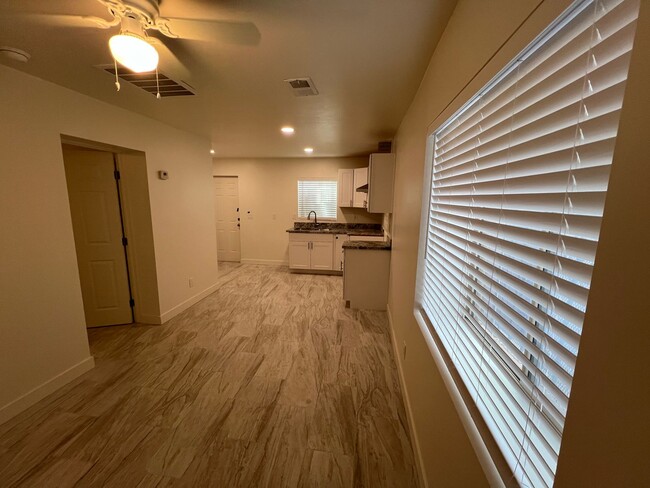 Building Photo - Charming Remodeled 1 Bedroom Apart. with Yard