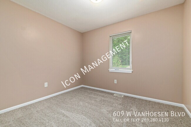 Foto del edificio - 609 W Van Hoesen Blvd