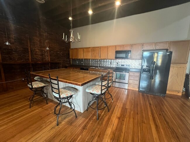 Kitchen - 921 Broad St
