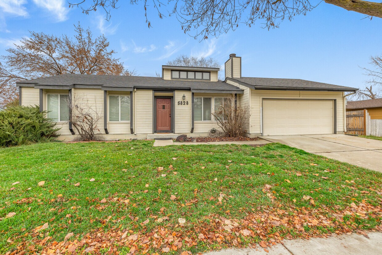 Primary Photo - 5828 W Filly St