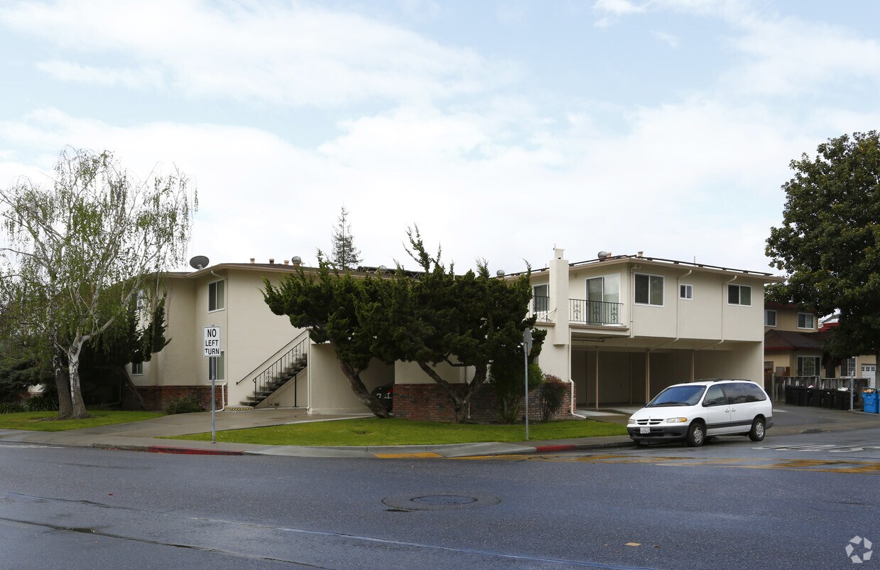 Primary Photo - 842 Los Padres Blvd