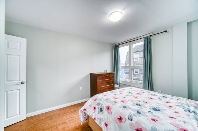 Photo du bâtiment - 5222-5222 Green St