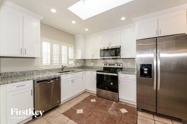 Foto del edificio - 20340 Gentry Ave