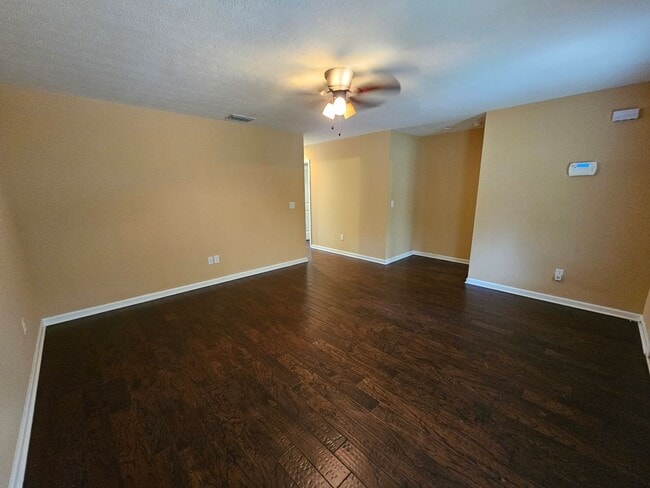 Building Photo - Beautiful Home near Historic Downtown Tullahoma!