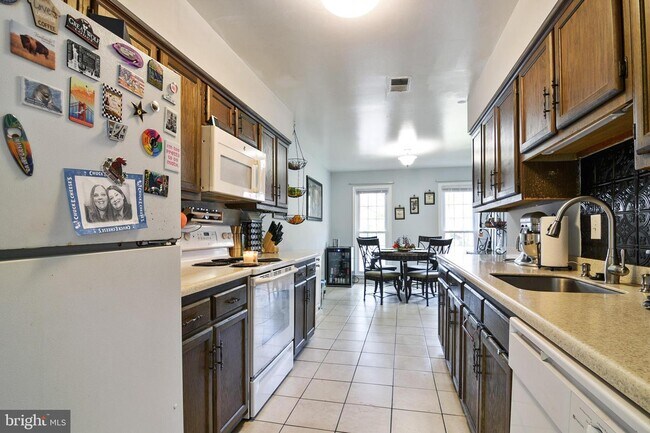 Building Photo - 3210 Gemstone Ct