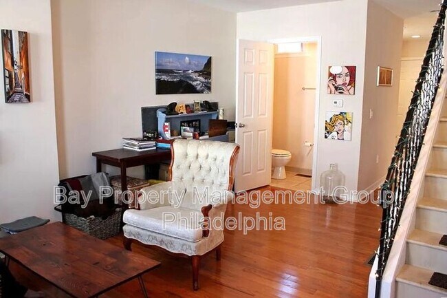 Foto del edificio - 2441 E Oakdale St