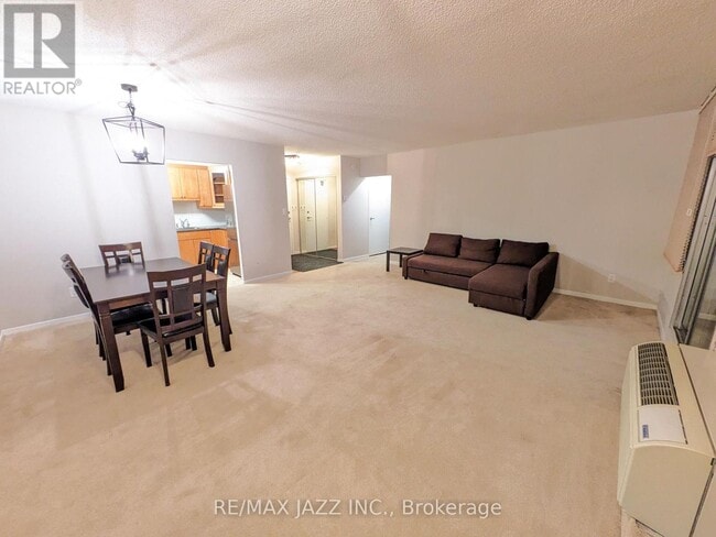 Building Photo - 55 William St E