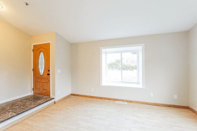 Foto del edificio - 105 Hampton Rd