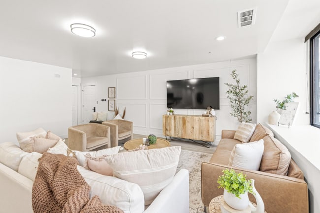 Photo - 48 W Broadway Apartment