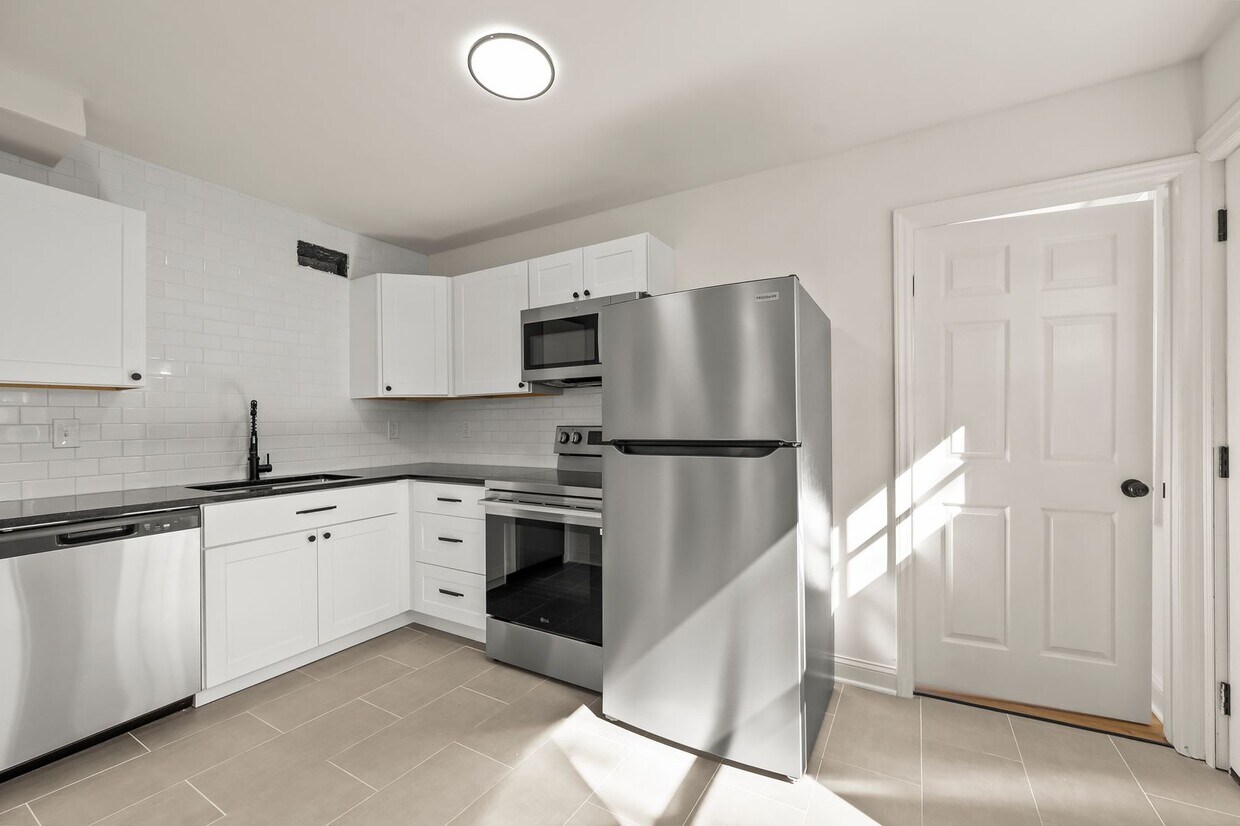 Primary Photo - 209 N Spring St