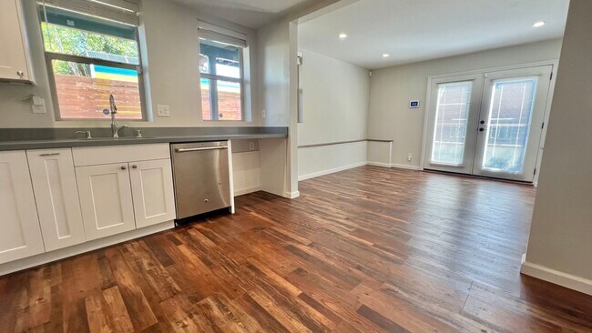 Building Photo - 696-694-29th