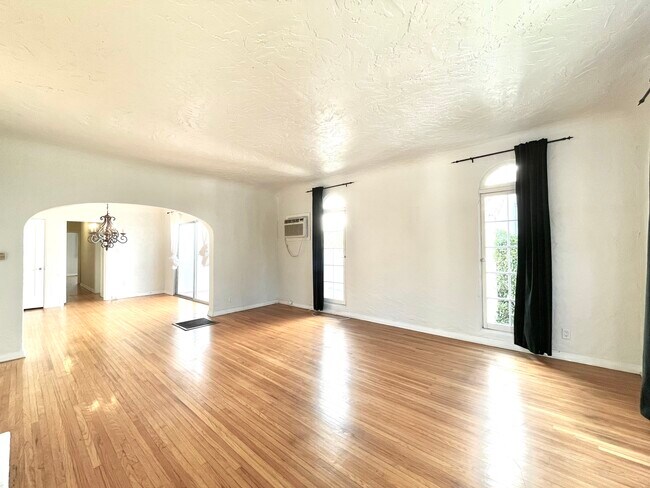 Building Photo - 229 N Swall Dr