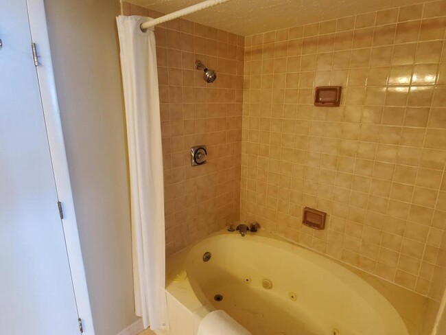 Building Photo - 207 76th Ave N Unit# 991