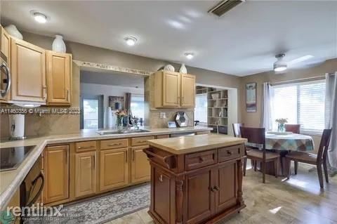 Foto del edificio - 2 br, 2 bath House - 9405 NW 83rd St